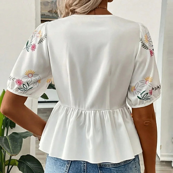 White Boho Women's Summer Printed V-Neck Tie-Front Short-Sleeve Cardigan Shirt - Picture 2 of 7